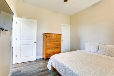 Dom wiejski Englewood Home W/ Screened Porch ~ 6 Mi To Beach!