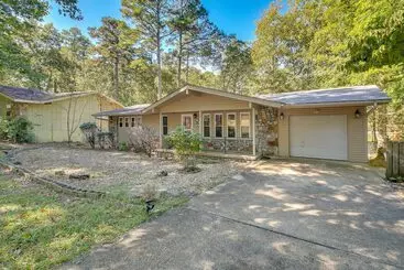 Mökkimajoitus Hot Springs Village Haven W/ Community Amenities!