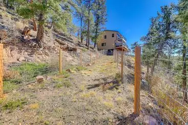 Mökkimajoitus Conifer Haven: Hot Tub & Staunton State Park View