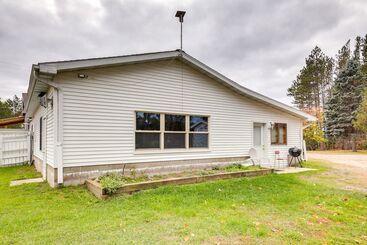 Vakantiehuisje Monico Lakefront Home W/ Boat Dock & Fire Pit!