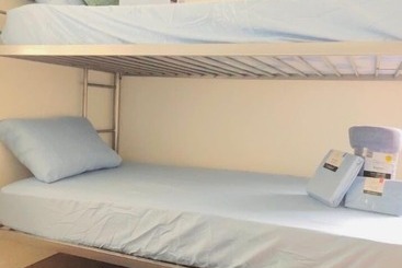 فندق صغير Russians  Ukrainians   Latinos   Female Dorms   Male Dorms   3 Miles To The Beach   Free Parking