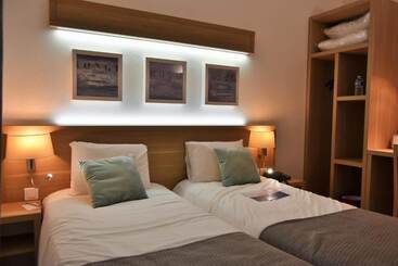 Contact Hotel Utah Beach Carentan