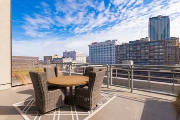 هتل آپارتمان Lively 4br Condo Steps To French Quarter Unit 518