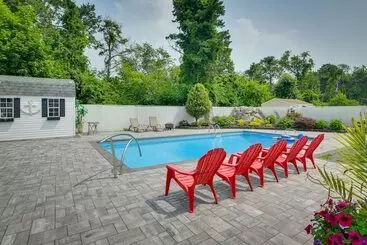 コテージ Medford Home W/ Pool, Near Golf Courses!