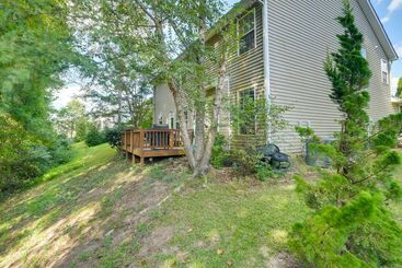 Mökkimajoitus Pet Friendly Holly Springs Residence With Deck!