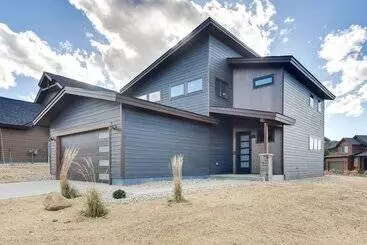 Mökkimajoitus In Granby Ranch Ski Resort: Sleek Home W/ Hot Tub!