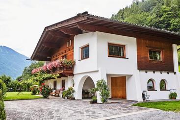 هتل Haus Elfi Fiegl