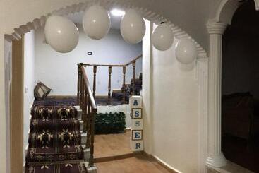 پانسیون Asser House