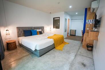 Kraam Silhouette Hotel And Cafe Phuket