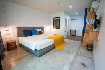 Kraam Silhouette Hotel And Cafe Phuket