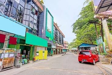 هتل Spot On 92323 Ririn Homestay