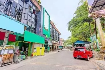 ホテル Spot On 92323 Ririn Homestay