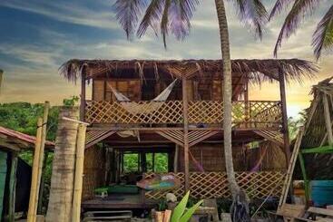 호텔 Hostal Halaliku