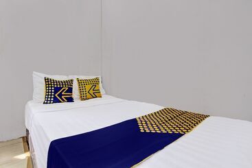 בית מלון כפרי Spot On 92188 Ndalem Eyang Guesthouse Syariah