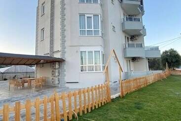 Aparthotel Myra Roof Butik