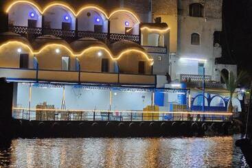 پانسیون Endo Mando