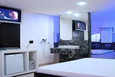 Status Motel Perimetral Adults Only