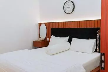 Pension Nginapdipadang, Parkit House, Near Universitas Negeri Padang, 10mins Padang Beach