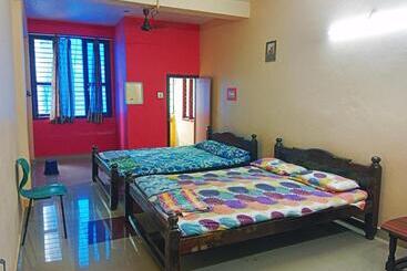 Staymaker Hotel Shri Sai Ram