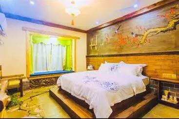 هتل Butterfly Flowers Inn  One Way Free Pick Up From Airport Over 2 Nights