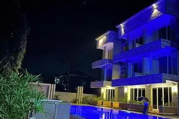 Hotel Deluxe 12  Jinja Pool Apartments