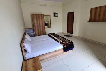 Hotel Hashtag Cafe And Stays