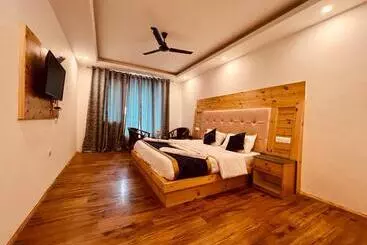 ペンション The Manali Castle   Majestic Mountain Retreat