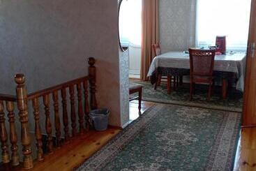 تختخواب و صبحانه канышай