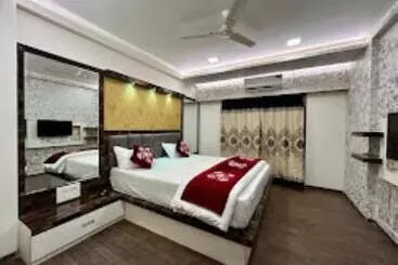 Hotel King Palace Shahunagar