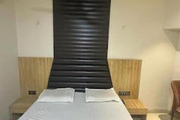 ホテル Radhika Place And City Palace, Parbhani