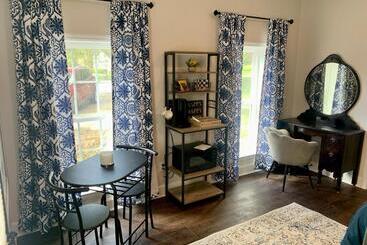 پانسیون Beautiful Private Suite In Upscale Neighborhood. Down The Road From Nature Park And Restaurants Etc