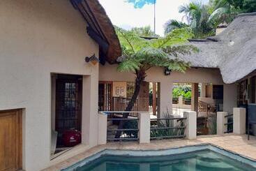 ペンション Hadeda Self Catering Guest Cottage