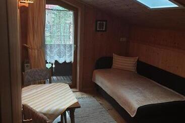 酒店 Ferienwohnungen Haus Schett