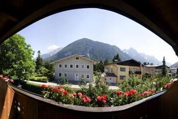 Hotel Ferienwohnungen Haus Schett
