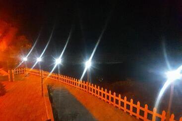 리조트 Aranyamhills