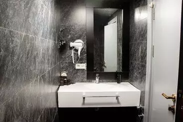 Shelter Inn Hotel & Spa