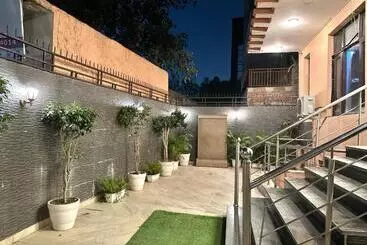 Hotel Room With Kitchen Near Golf Course Road