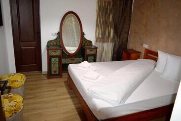 بنسيون Casa Cu Magnolii