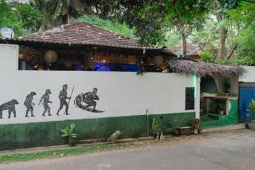 Hostel Tharu, Surf Camp & Restaurant