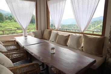 Pensjonat Exstacy S Bathtub Rooms & Cafe