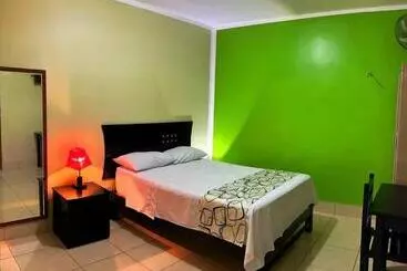 پانسیون Hostal Los Helechos Tarapoto