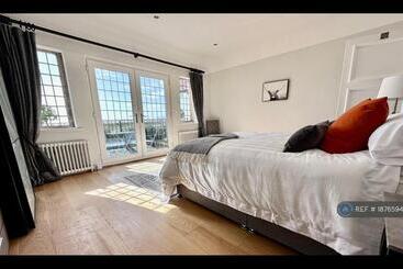 بنسيون White House