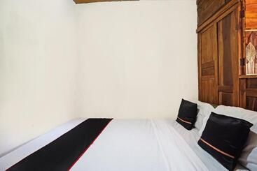 Hotel Lembah Mbalong Resort Mitra Reddoorz Near Exit Tol Singosari