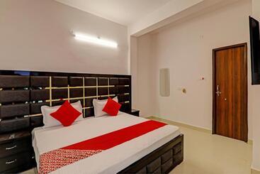 Oyo Flagship Royal Velvet Hotel & Banquet