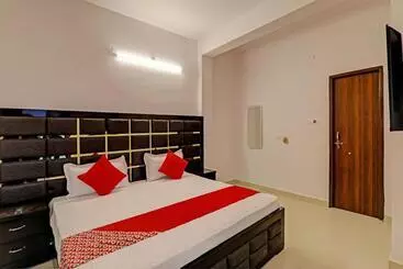 Oyo Flagship Royal Velvet Hotel & Banquet