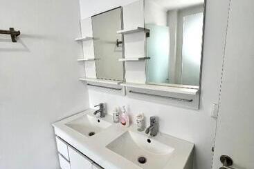 پانسیون Oeiras Beach Suites 6 With Private Bathroom And Terrace