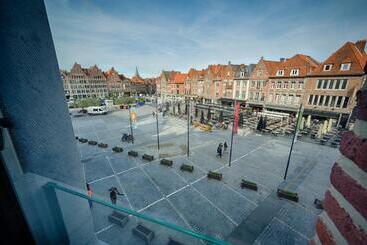 تختخواب و صبحانه Agora Tournai Wellness Suites 3 Appartements Touristiques Sur La Grand Place