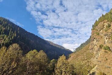 فندق Alooma Cafe And Homestay