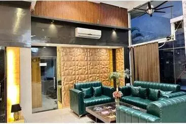 Hotel The Golden Oyster, Dehradun