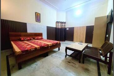 Pension Rk Guest House Near Airport And Golden Temple